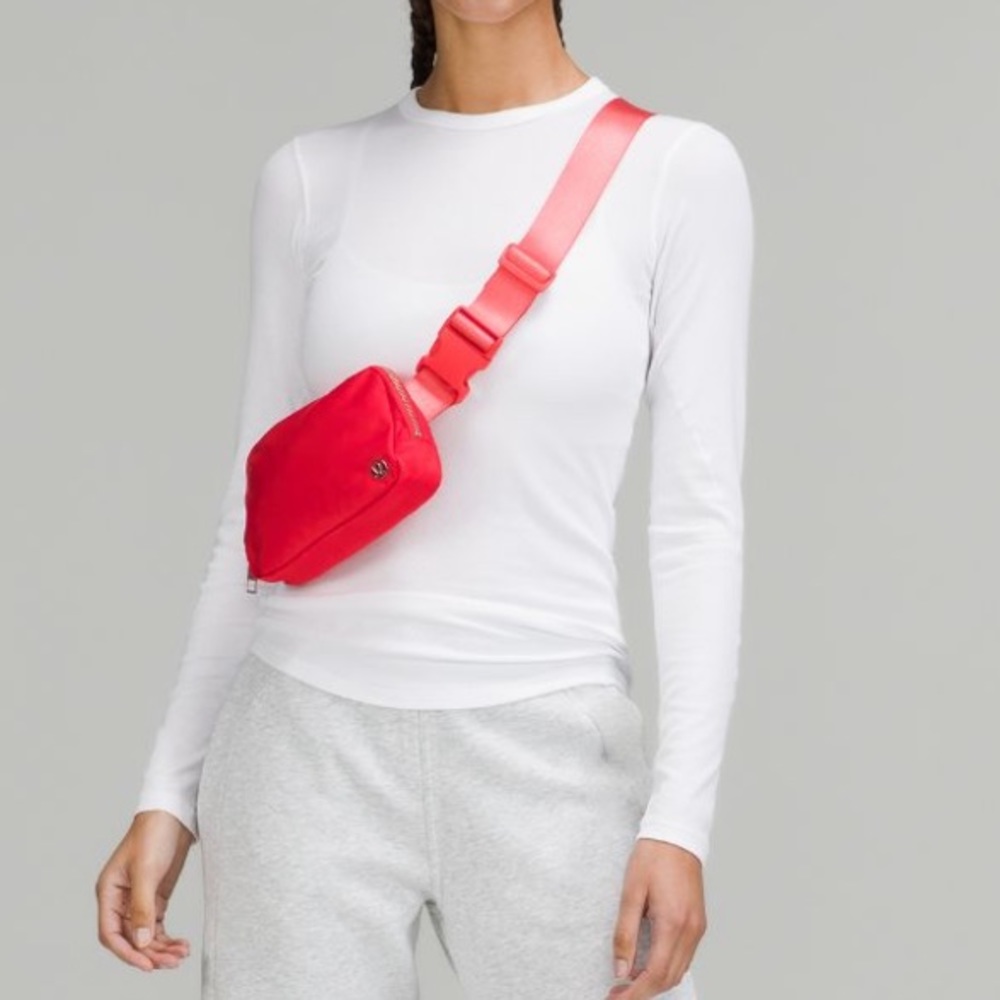 ‼️ NWT Lululemon Everywhere Belt Bag * Love Red New with Tags - Picture 2 of 9